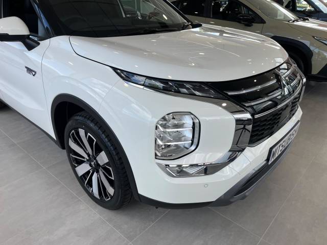 2026 Mitsubishi Outlander 2.4 22.7kWh Nativa CVT 4WD Euro 6 (s/s) 5dr